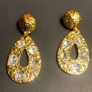 Beautiful tear drop statement earings